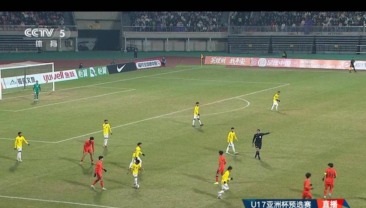 亚洲足球赛事中球员们挥洒汗水，为荣誉拼搏(亚洲足球选手)